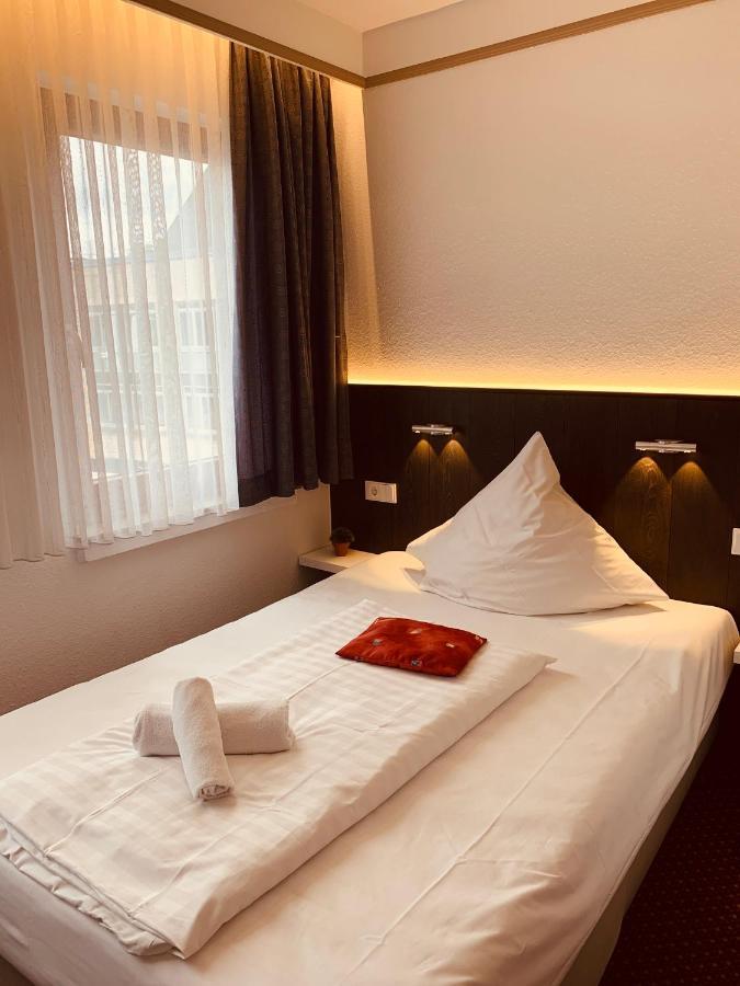Hotel Kunibert Der Fiese Кьолн Екстериор снимка