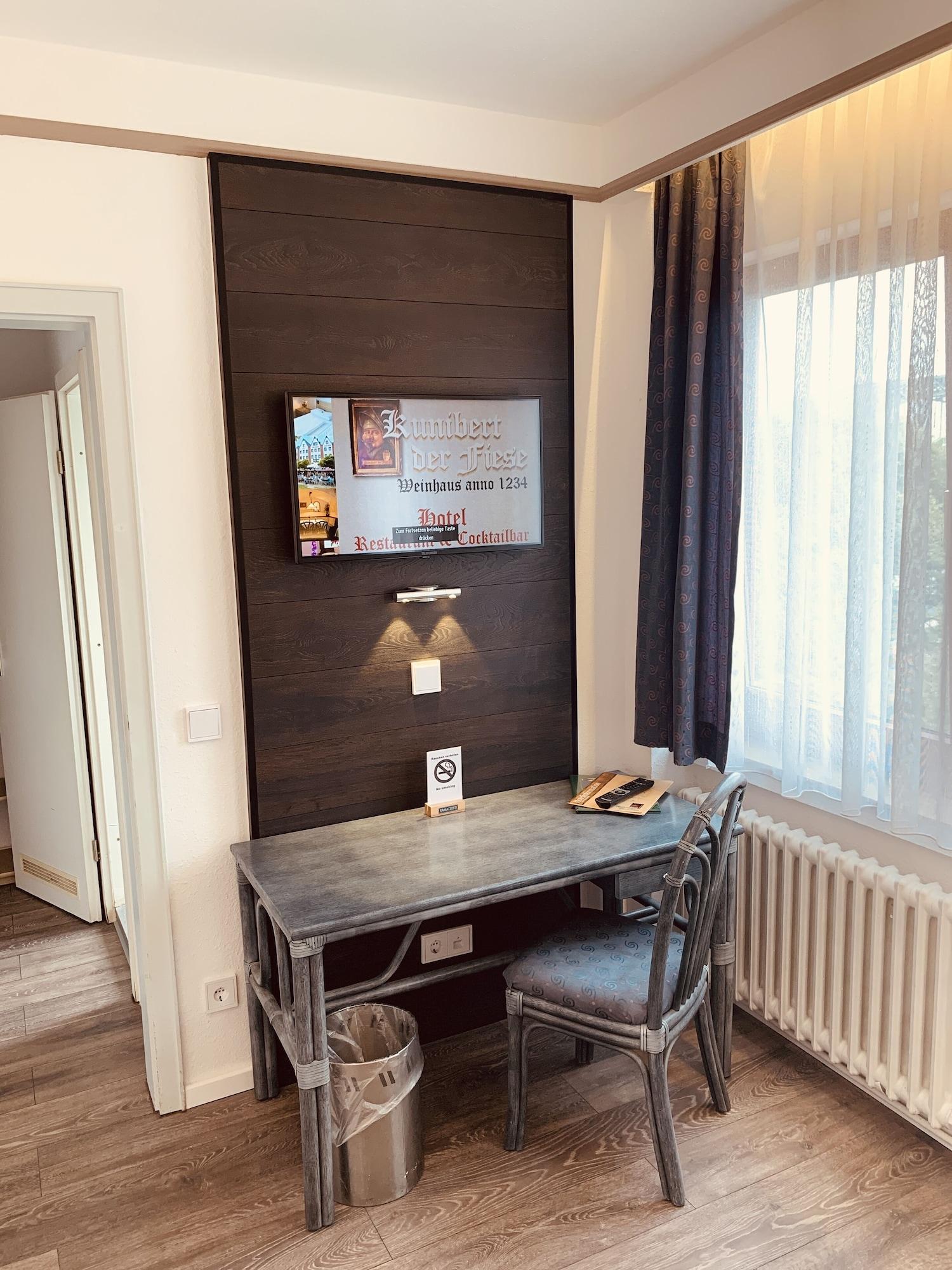Hotel Kunibert Der Fiese Кьолн Екстериор снимка