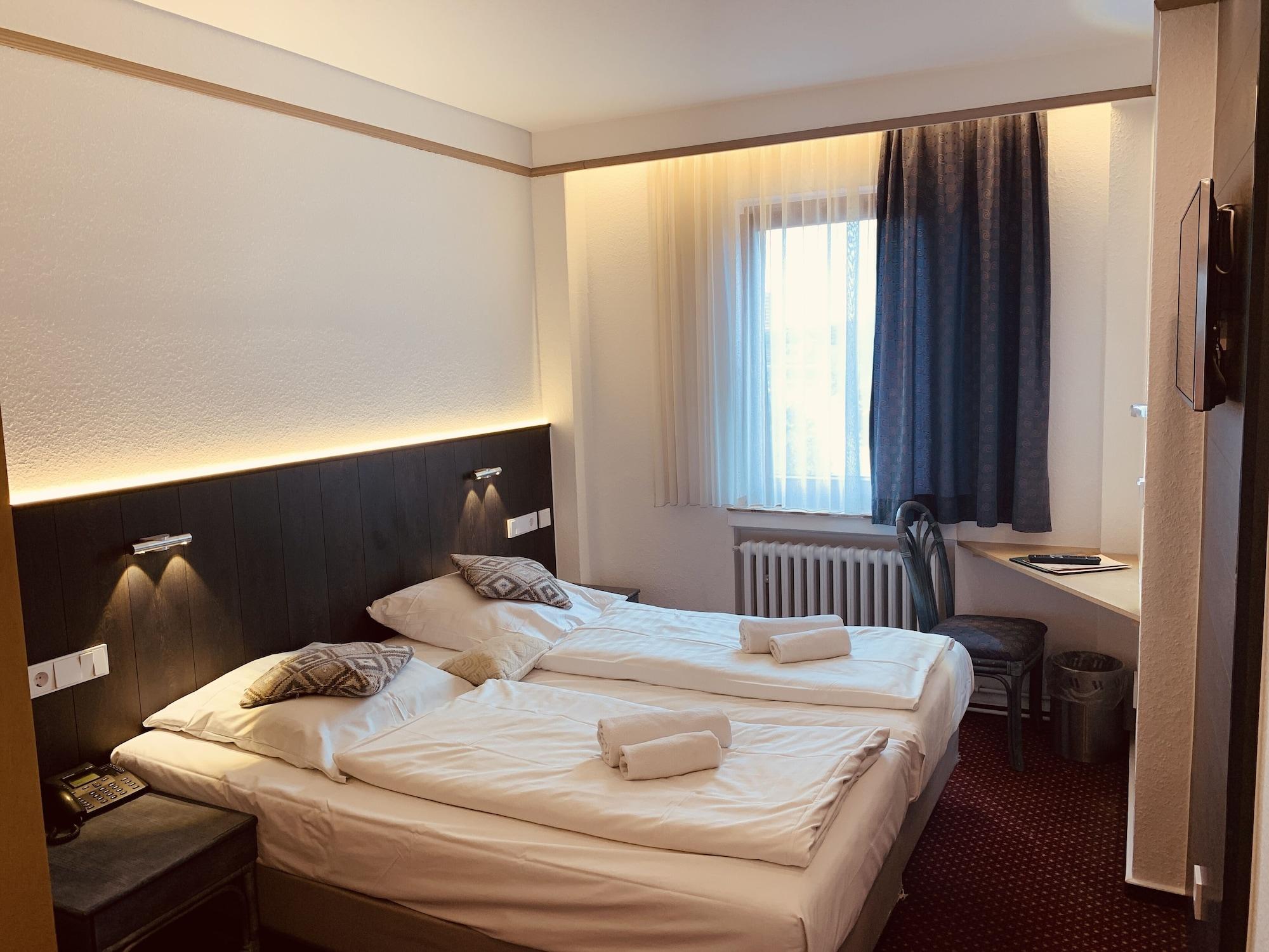 Hotel Kunibert Der Fiese Кьолн Екстериор снимка