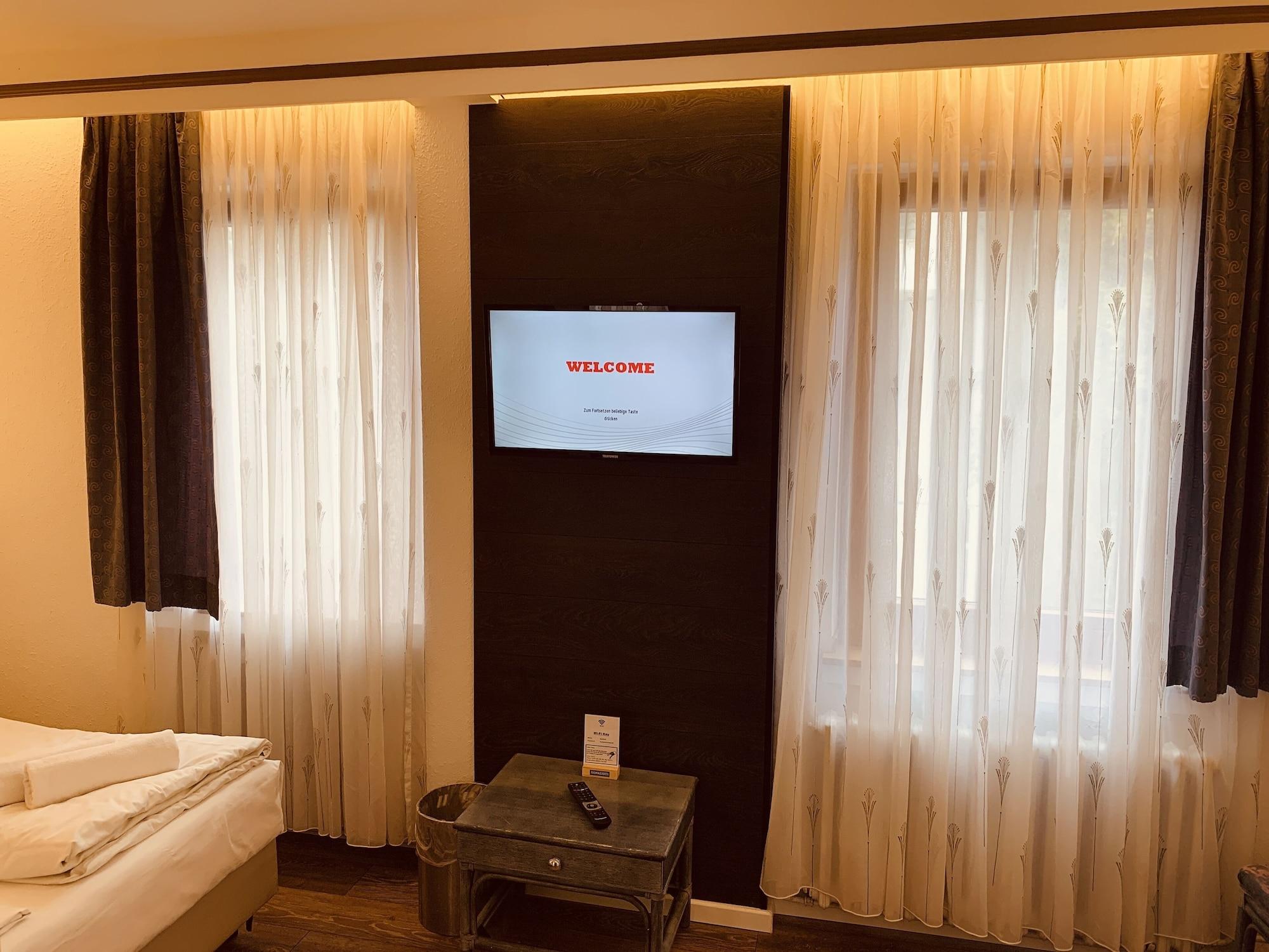 Hotel Kunibert Der Fiese Кьолн Екстериор снимка