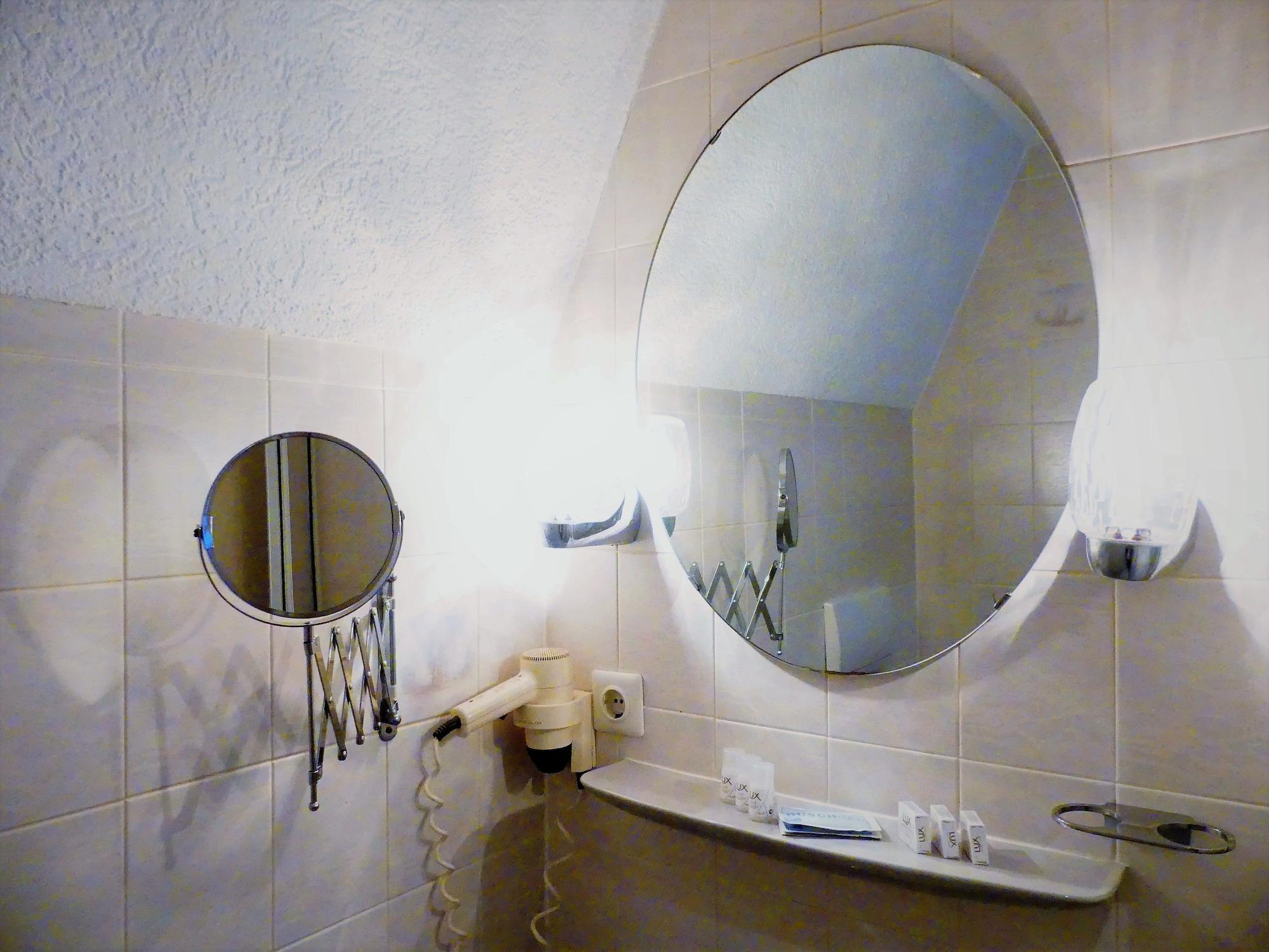 Hotel Kunibert Der Fiese Кьолн Екстериор снимка