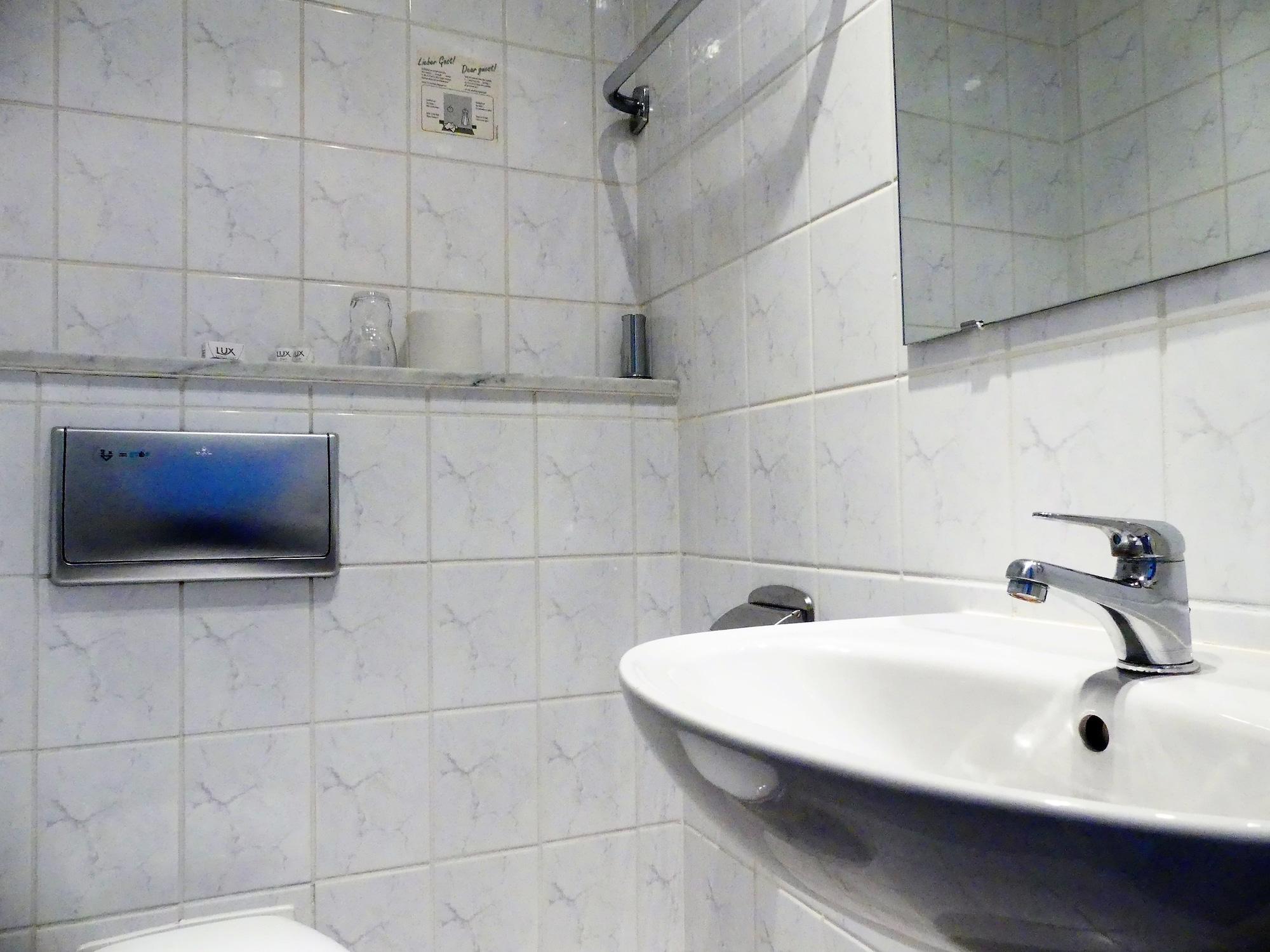Hotel Kunibert Der Fiese Кьолн Екстериор снимка
