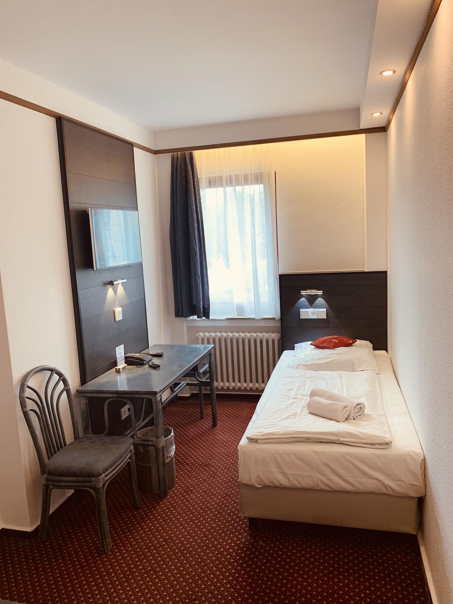 Hotel Kunibert Der Fiese Кьолн Екстериор снимка
