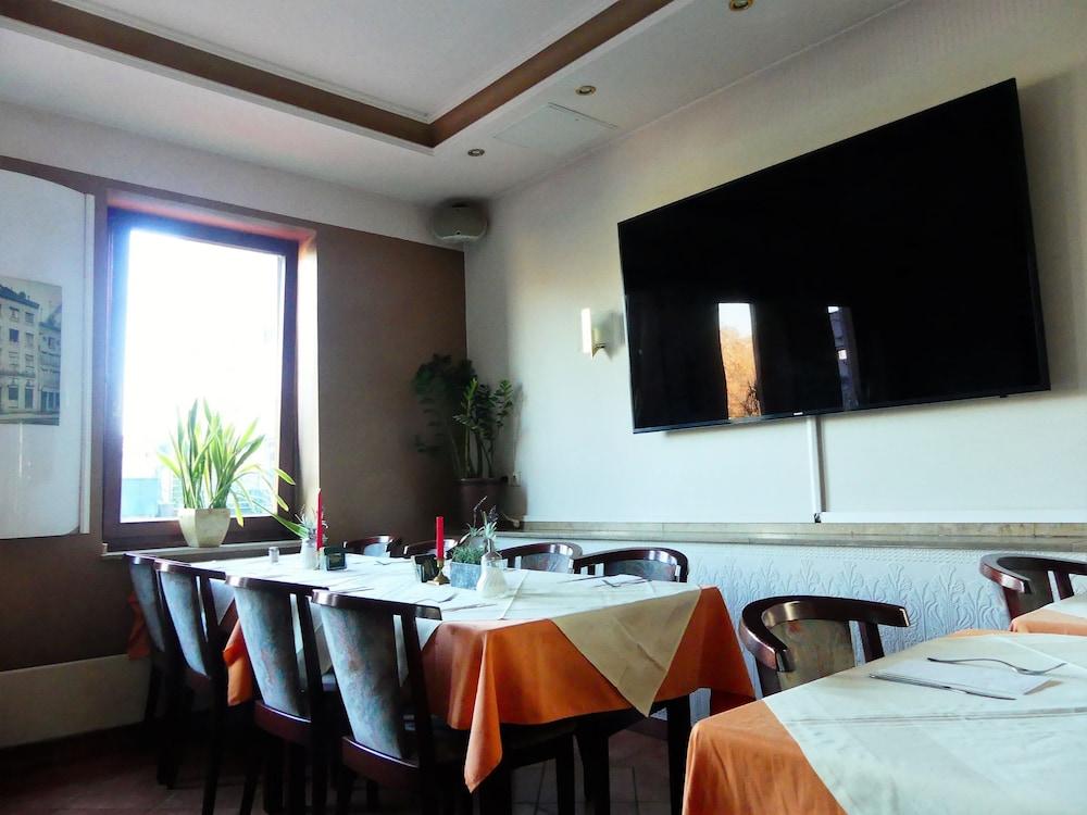 Hotel Kunibert Der Fiese Кьолн Екстериор снимка