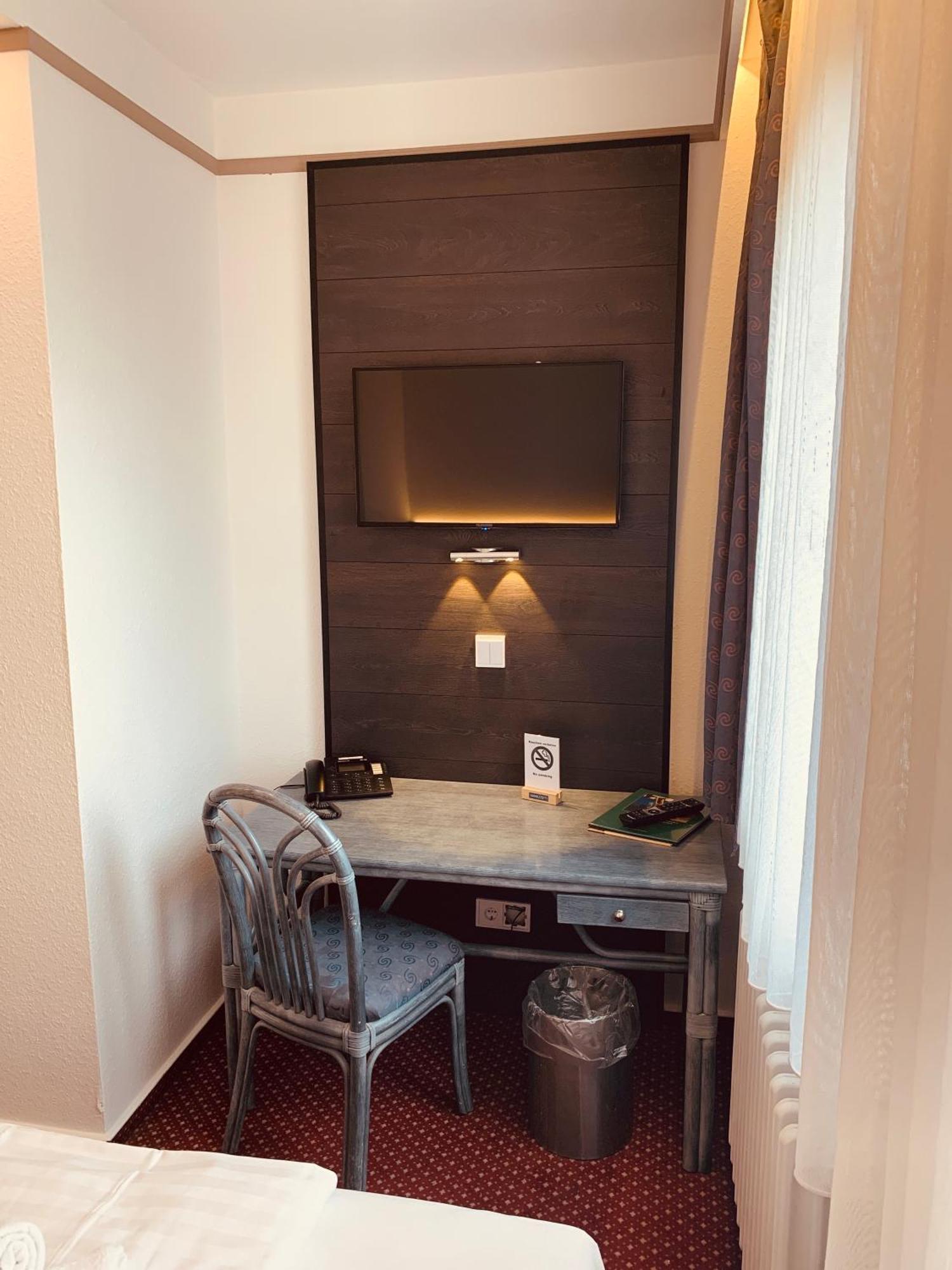 Hotel Kunibert Der Fiese Кьолн Стая снимка