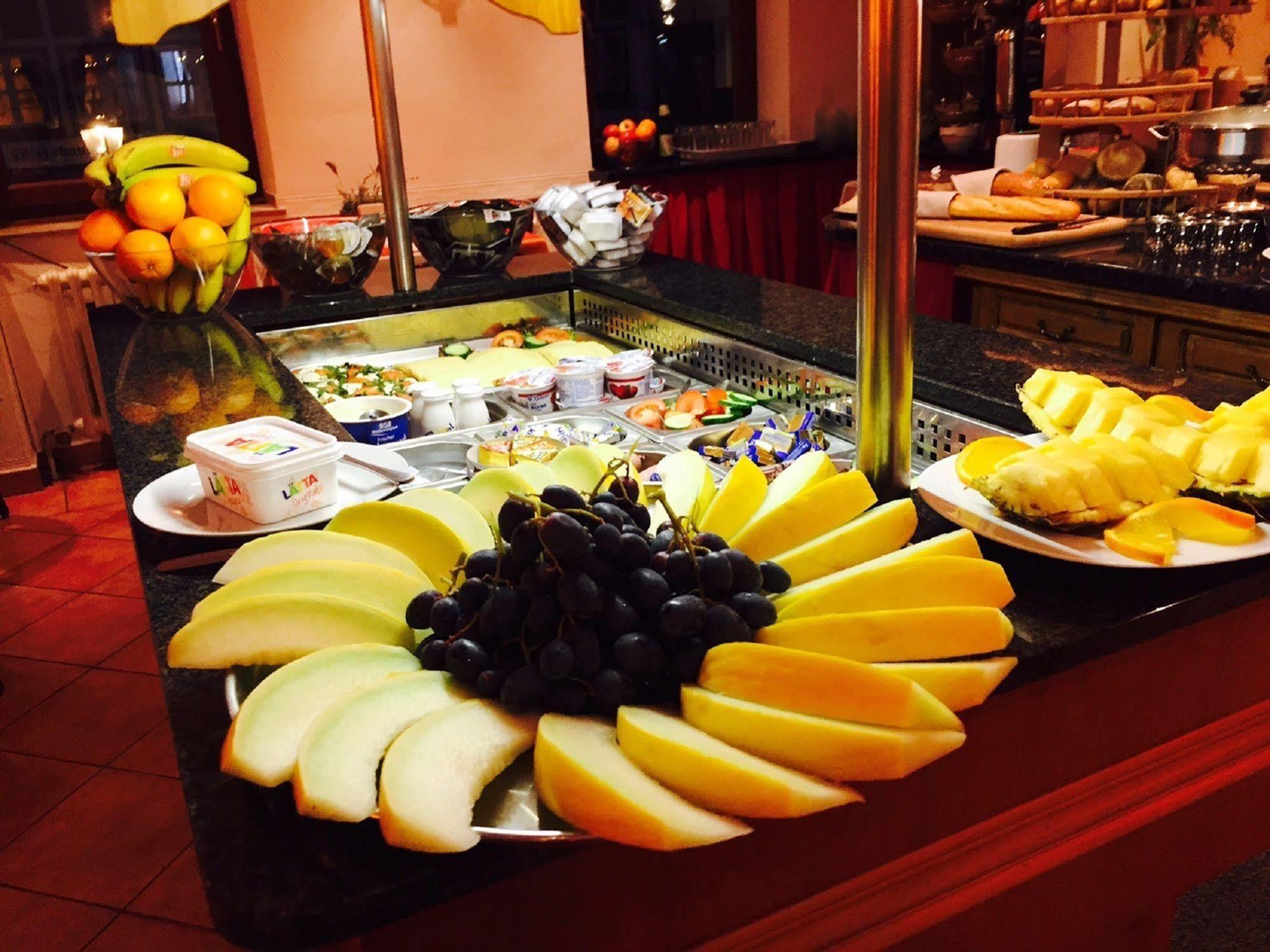 Hotel Kunibert Der Fiese Кьолн Екстериор снимка