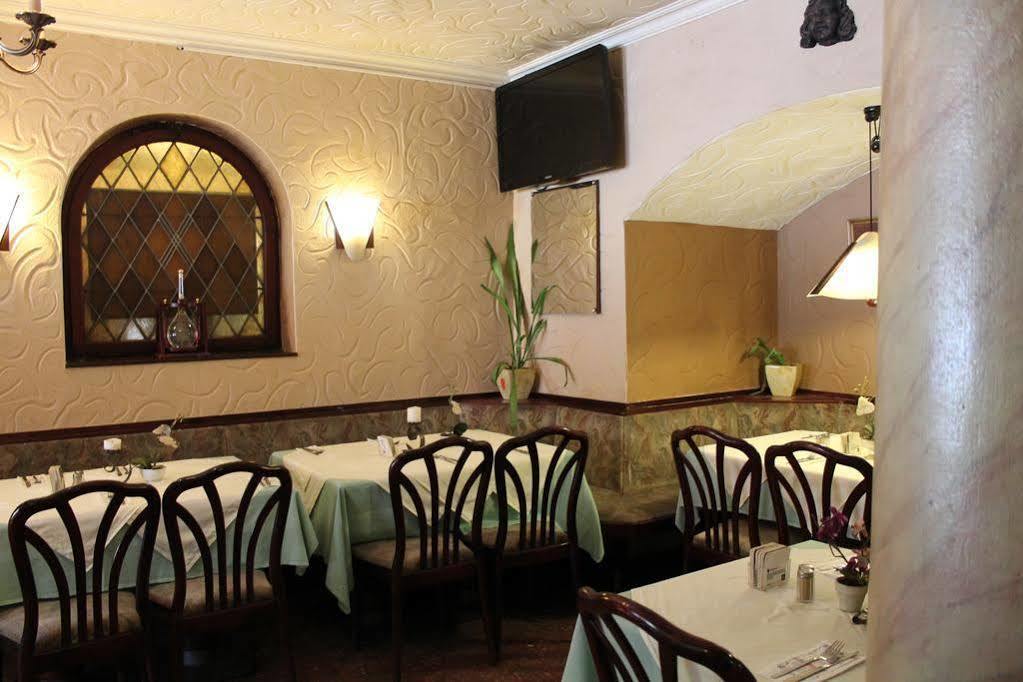 Hotel Kunibert Der Fiese Кьолн Екстериор снимка